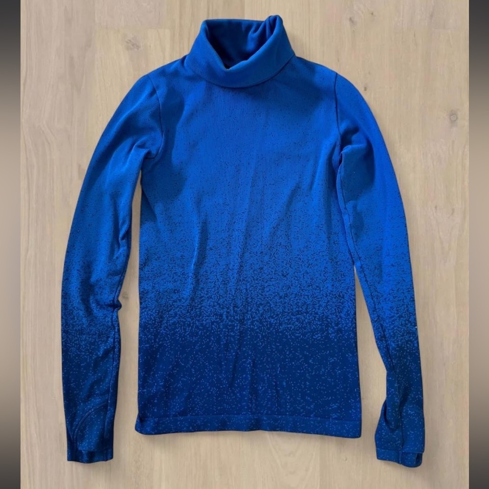 Athleta Flurry Base Layer Ombré Turtleneck in a blue gradient Size XS